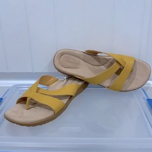 New Baretraps Yellow Flip-Flops
